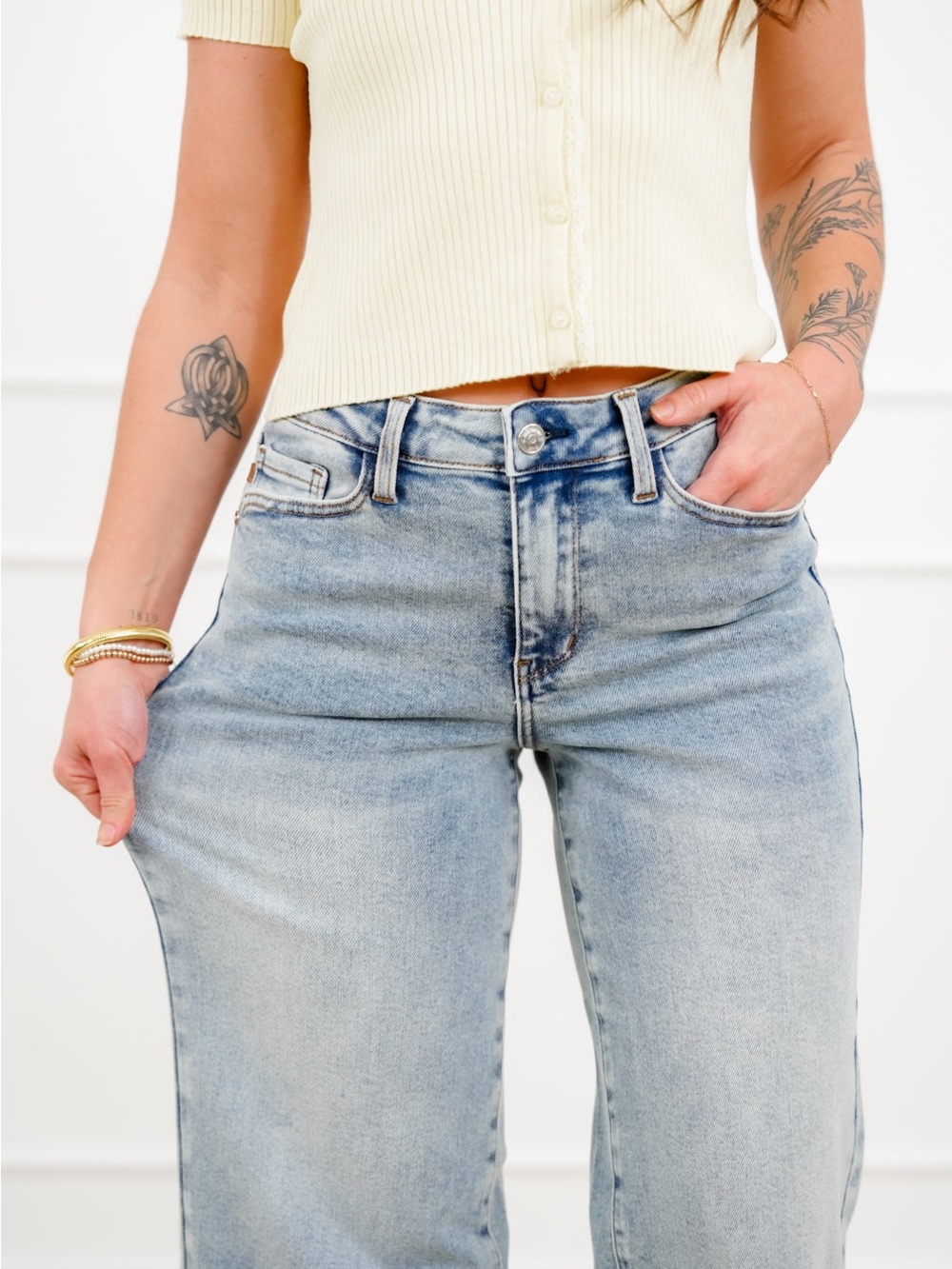 Judy Blue Los Angeles Wide Crop Jeans in Light Blue - Picture 3 of 11